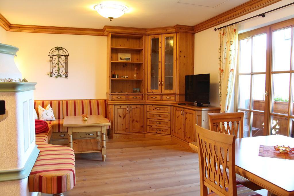 Ferienwohnung Schossleitner - Der Wohlfuehl-Ansitz Am Wolfgangsee Mit Weitblick Sankt Gilgen Habitación foto